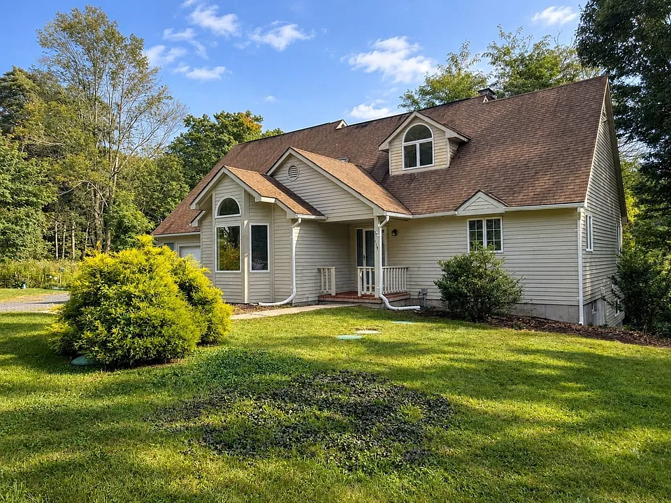 105 N Valley Rd