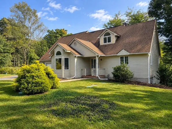 105-107 N Valley Rd, Amherst, MA 01002