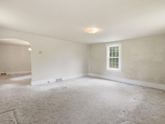5th image of 523 Hay Rd