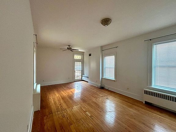 3rd image of 1403 Grove Ave