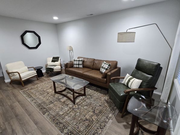530 & 533 S Village Ct #533