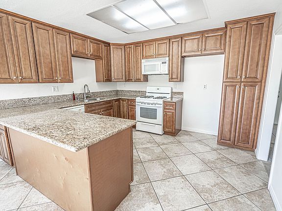 4th image of 16936 Shinedale Dr