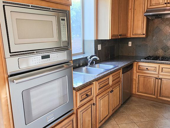 5th image of 152 El Dorado St #B