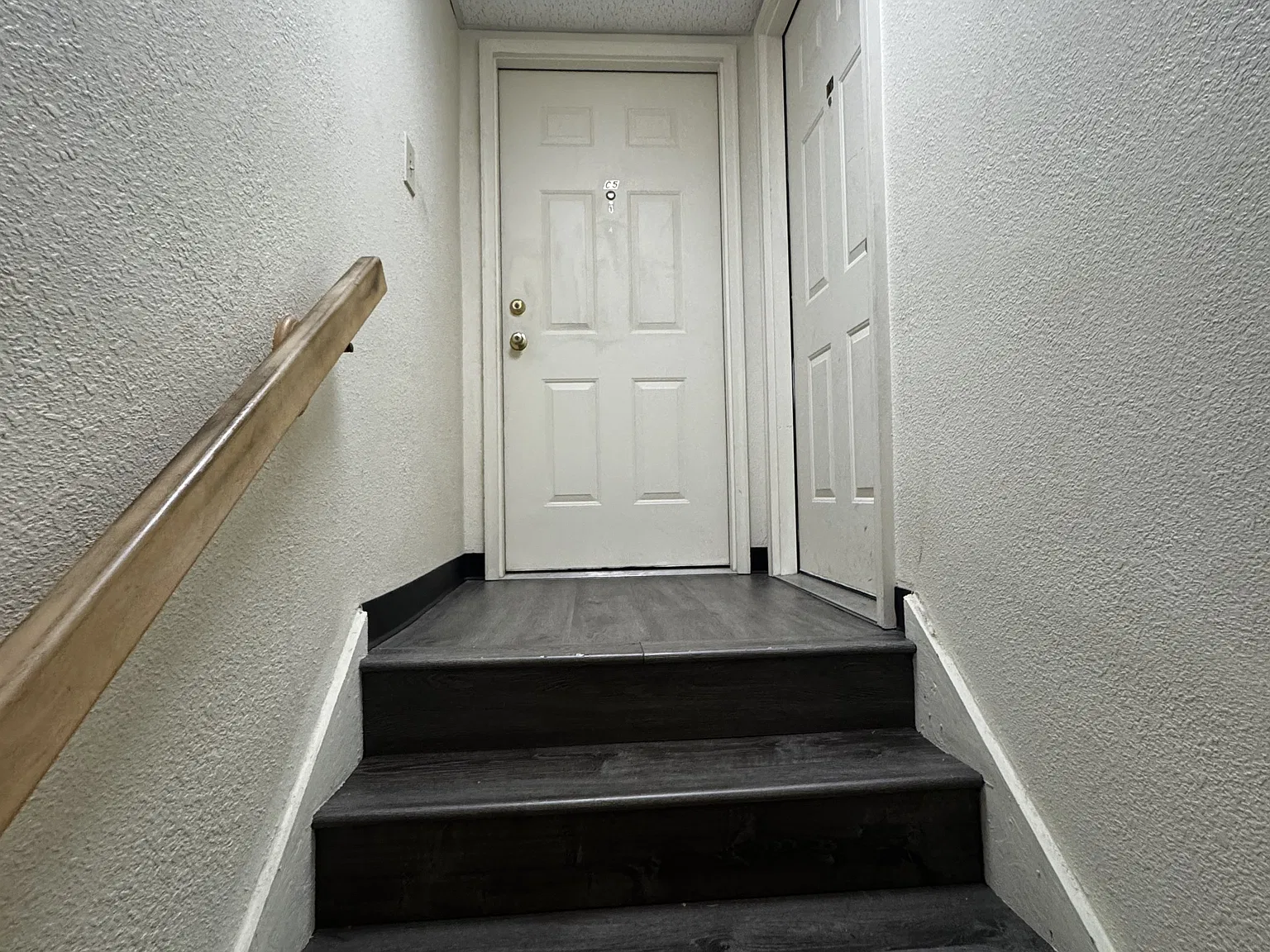 Sugar Creek Plaza Apartments - C5 — Photo 3