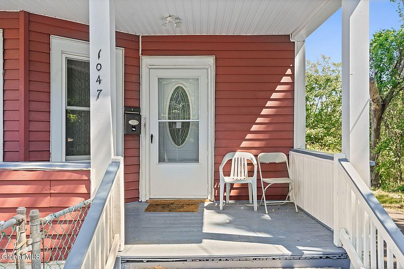 4th image of 1047 Bridge Street