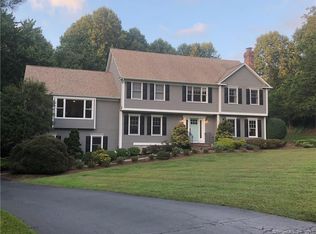 21 Shadowood Ln, Trumbull, CT 06611
