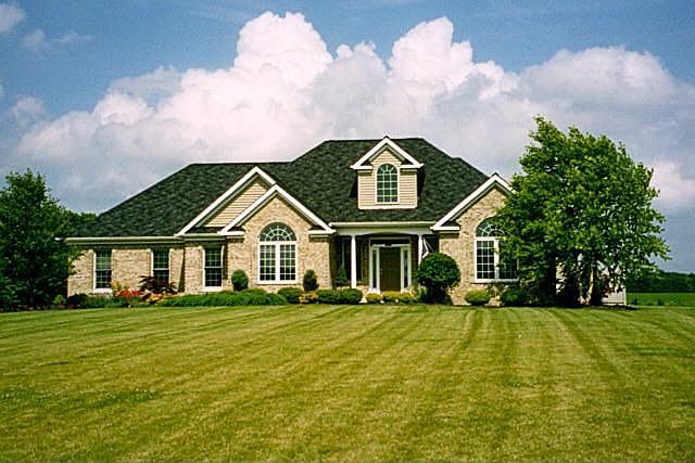 2nd image of 1537 Greenbriar Run