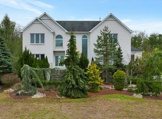 18 Whistler Way, Marlboro, NJ 07746