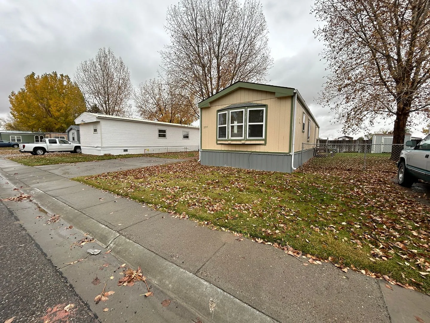 2 Bedroom 1 Bath House with Washer and Dryer and Large Yard — Photo 2