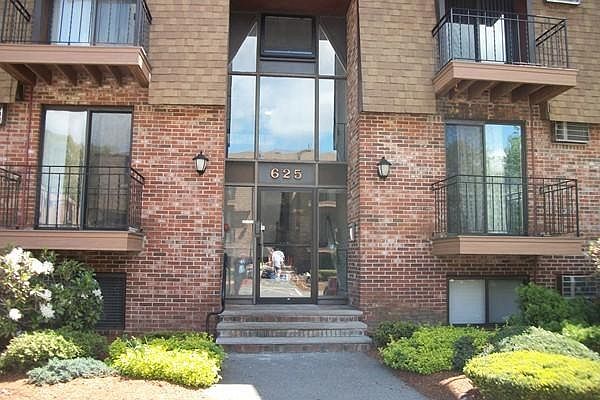 1st image of 625 W Lowell Ave Unit 8