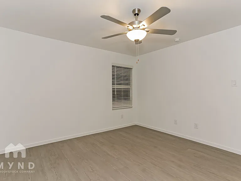 2704 River Knoll Ln — Photo 12