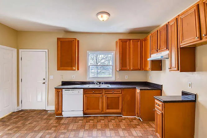 822 Pryor St SW — Photo 5
