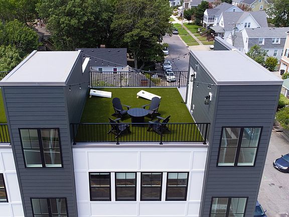 2nd image of 2518 Pacific Ave #3