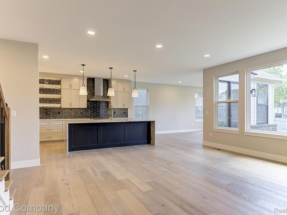 808 Irving Ave, photo 13