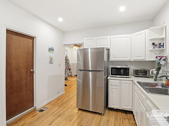 3rd image of 1920 S Sangamon St