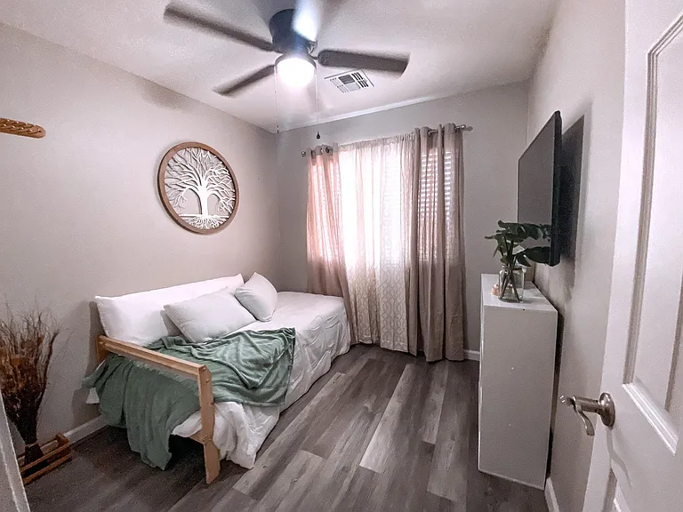 2437 E Jones Ave #2 — Photo 16