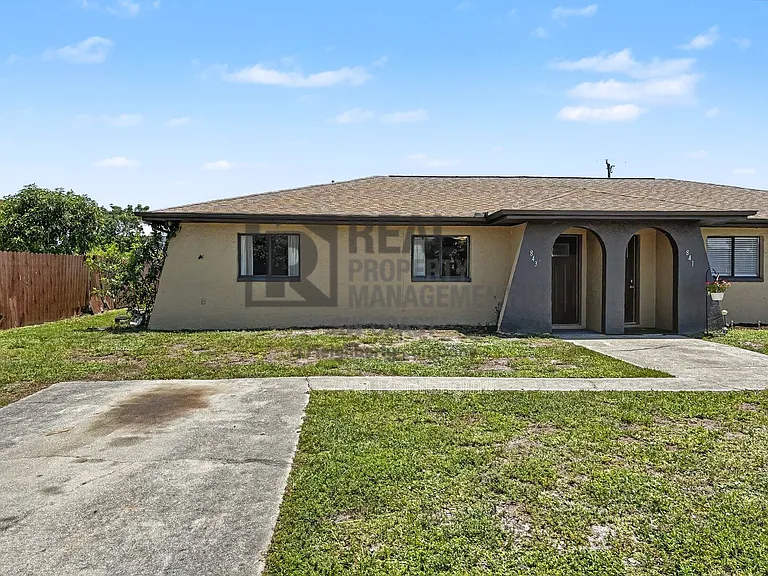 843 SW 16th Ter — Photo 18