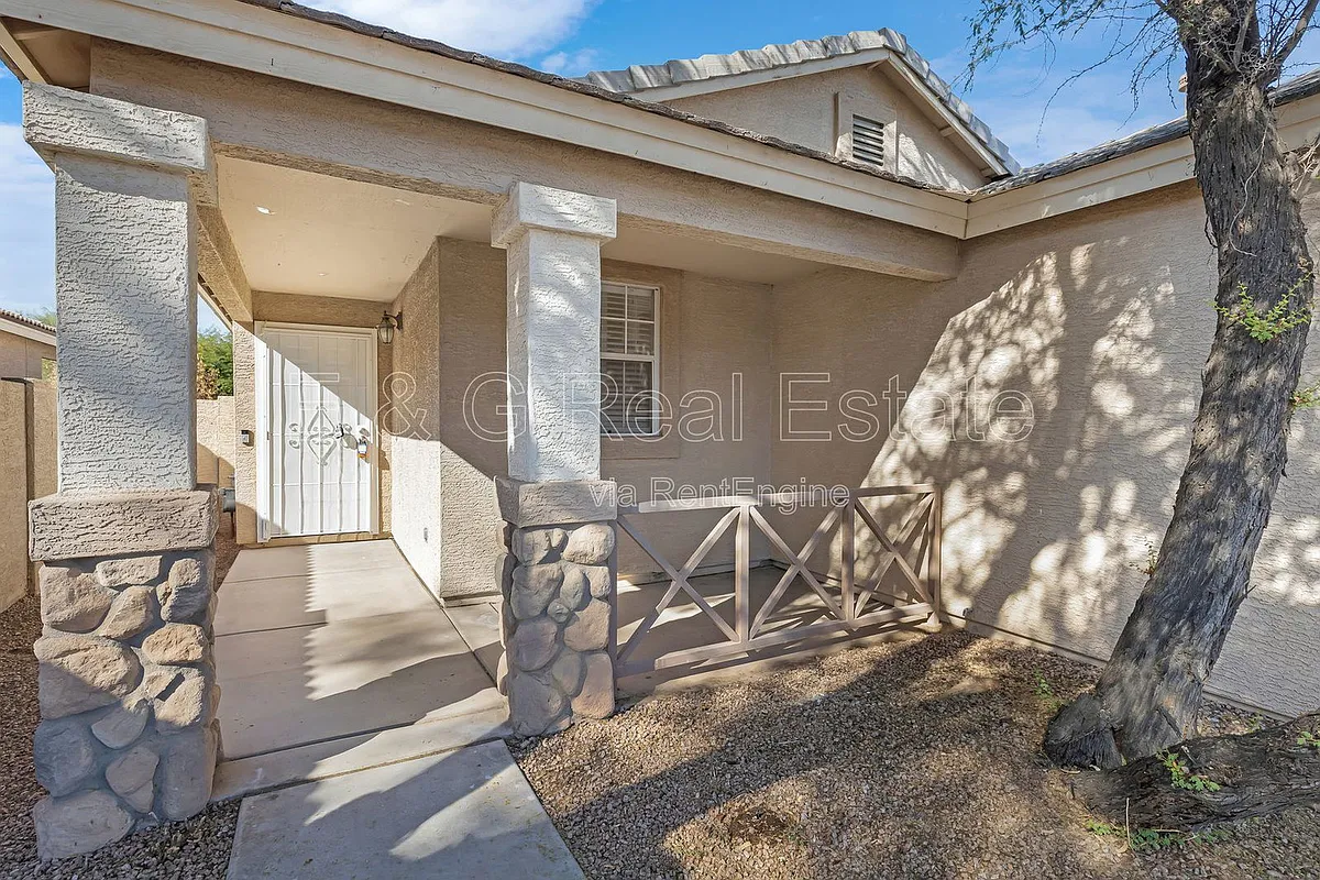 Building Photo - 302 N Hudson Pl