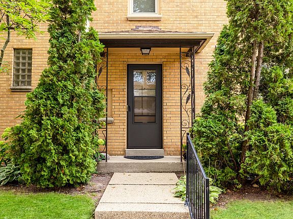 3rd image of 4300 N Stowell Ave