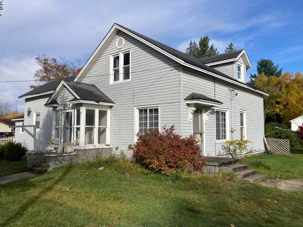 602 W 5th St, Evart, MI 49631