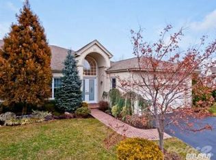 290 Madeira Blvd, Melville, NY 11747