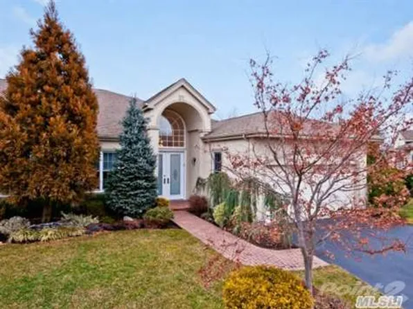 290 Madeira Blvd, Melville, NY 11747