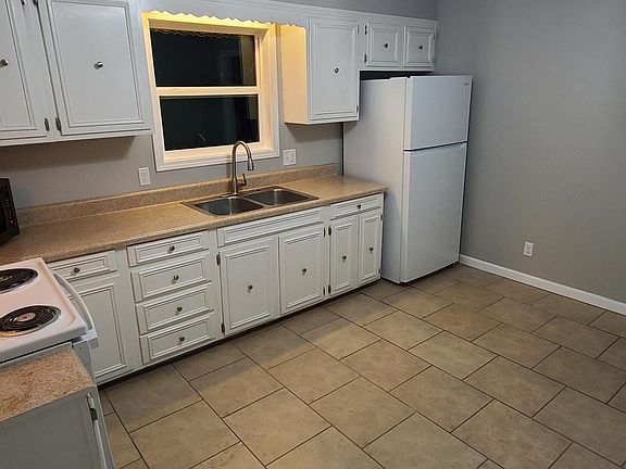 4th image of 610 E Main Blvd #C