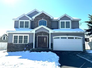 7 Walker Ave, Syosset, NY 11791