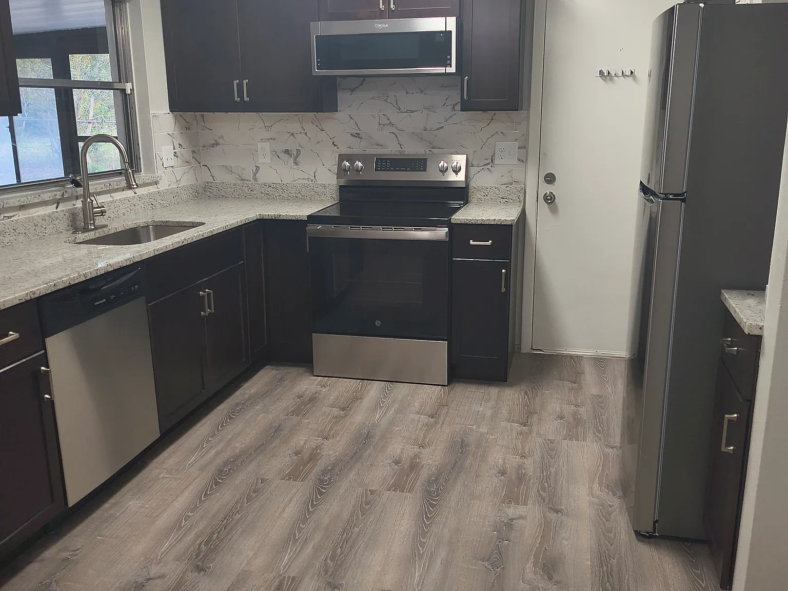 2 bed, 980 sqft, $1,545 — Photo 3