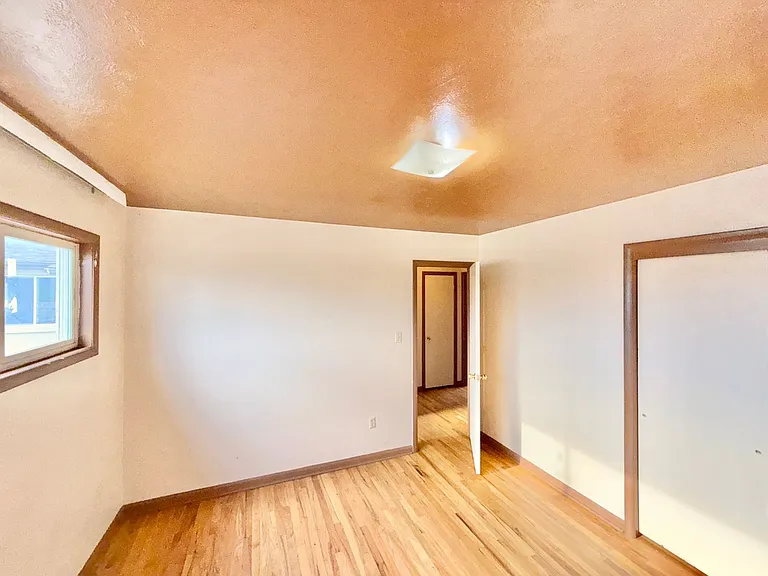 225 Elmwood Dr — Photo 8