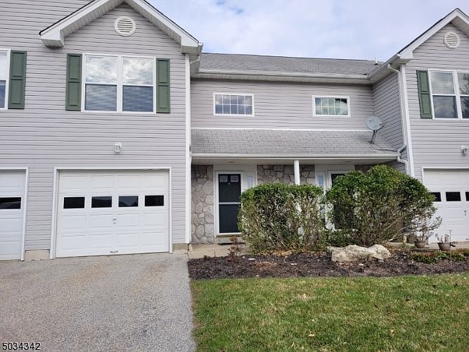1st image of 4 Druid Ln