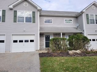 4 Druid Ln, Hamburg, NJ 07419