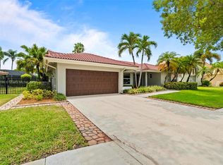 1720 Lakeshore Dr, Weston, FL 33326