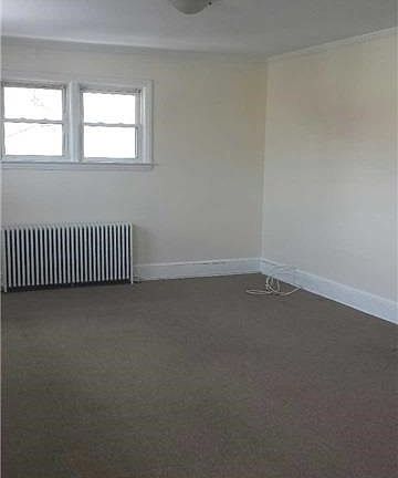4th image of 44 Tulip Ave