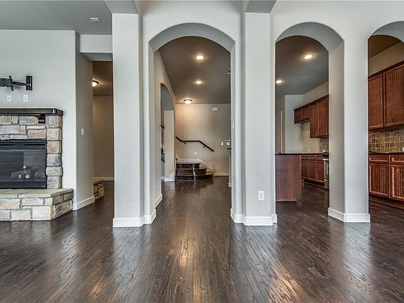 4th image of 6685 Plaza Via