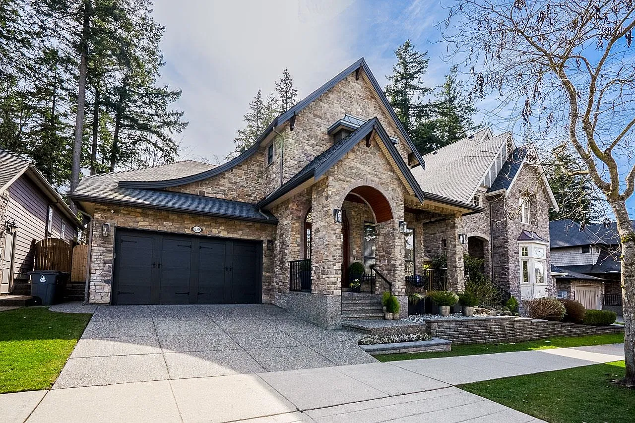 16308 27a Ave photo 1