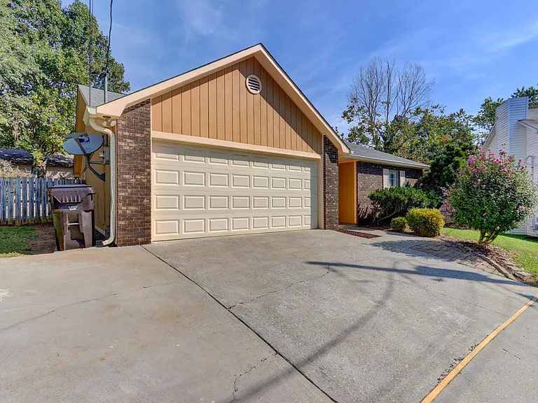 800 Black Rock Cir — Photo 17