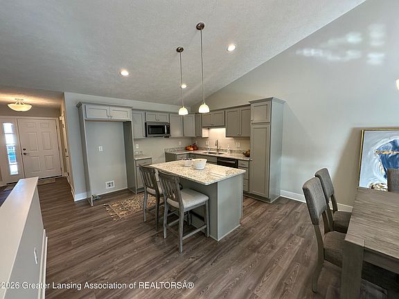 2nd image of 1398 Superior Dr #27