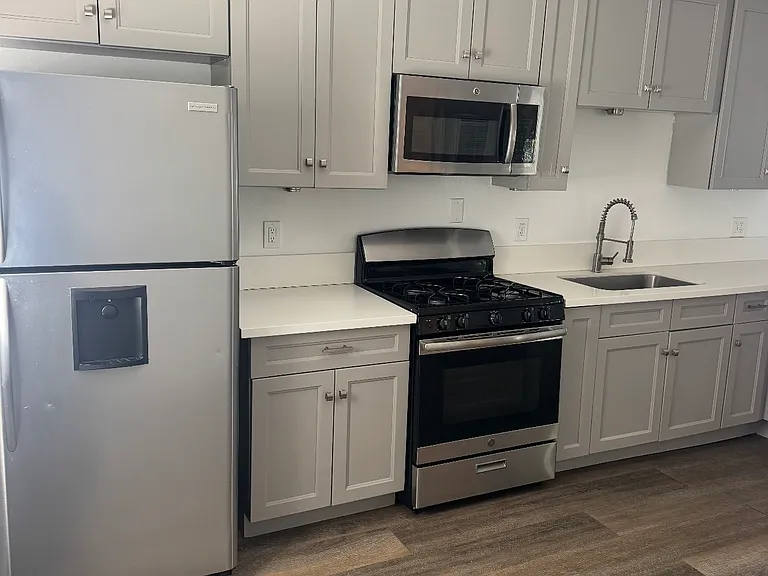 1004 N Ditman Ave — Photo 3