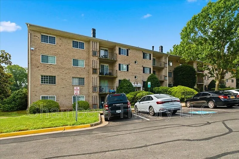 1 bed, 1.0 bath, 676 sqft, $1,700 — Photo 1