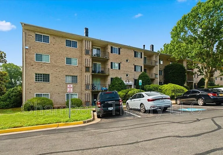 1521 Colonial Dr #304 — Photo 1