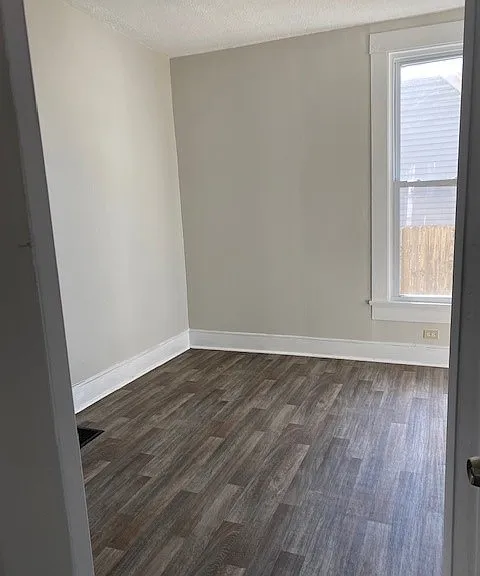2130 E Oak St — Photo 5