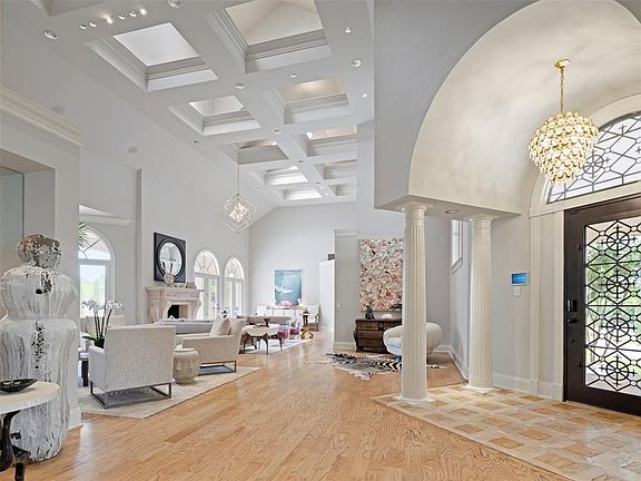 5th image of 1805 W Wilshire Blvd