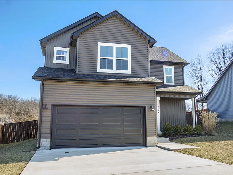 2433 Bucklin Dr — Photo 2