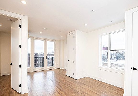 2nd image of 179 Linden Blvd #7C