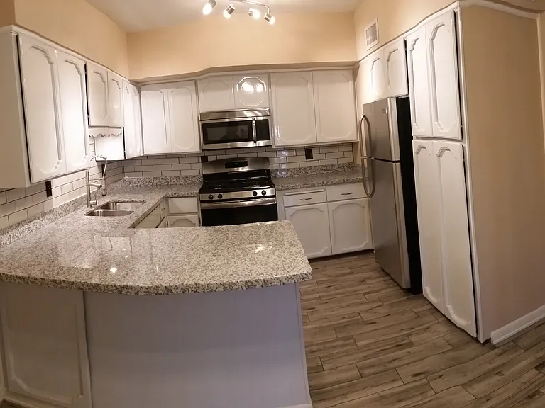 1939 E Missouri Ave #15 — Photo 22