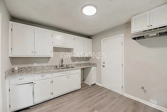 3 bed, 1.0 bath, 1150 sqft, $1,047 — Photo 3
