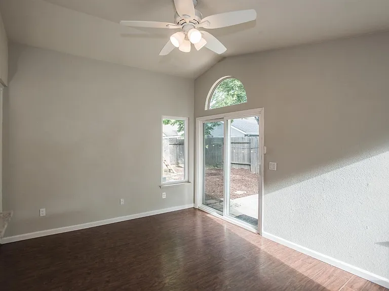 dining room with ceiling fan & lights