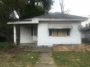 713 E Taylor St, Benton, IL 62812