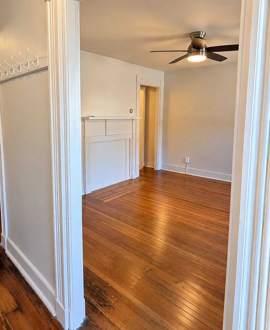 3 bed, 1100 sqft, $2,199 — Photo 3
